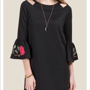 👠NWT- FRANCESCA'S- LALA EMBROIDERED KNIT DRESS